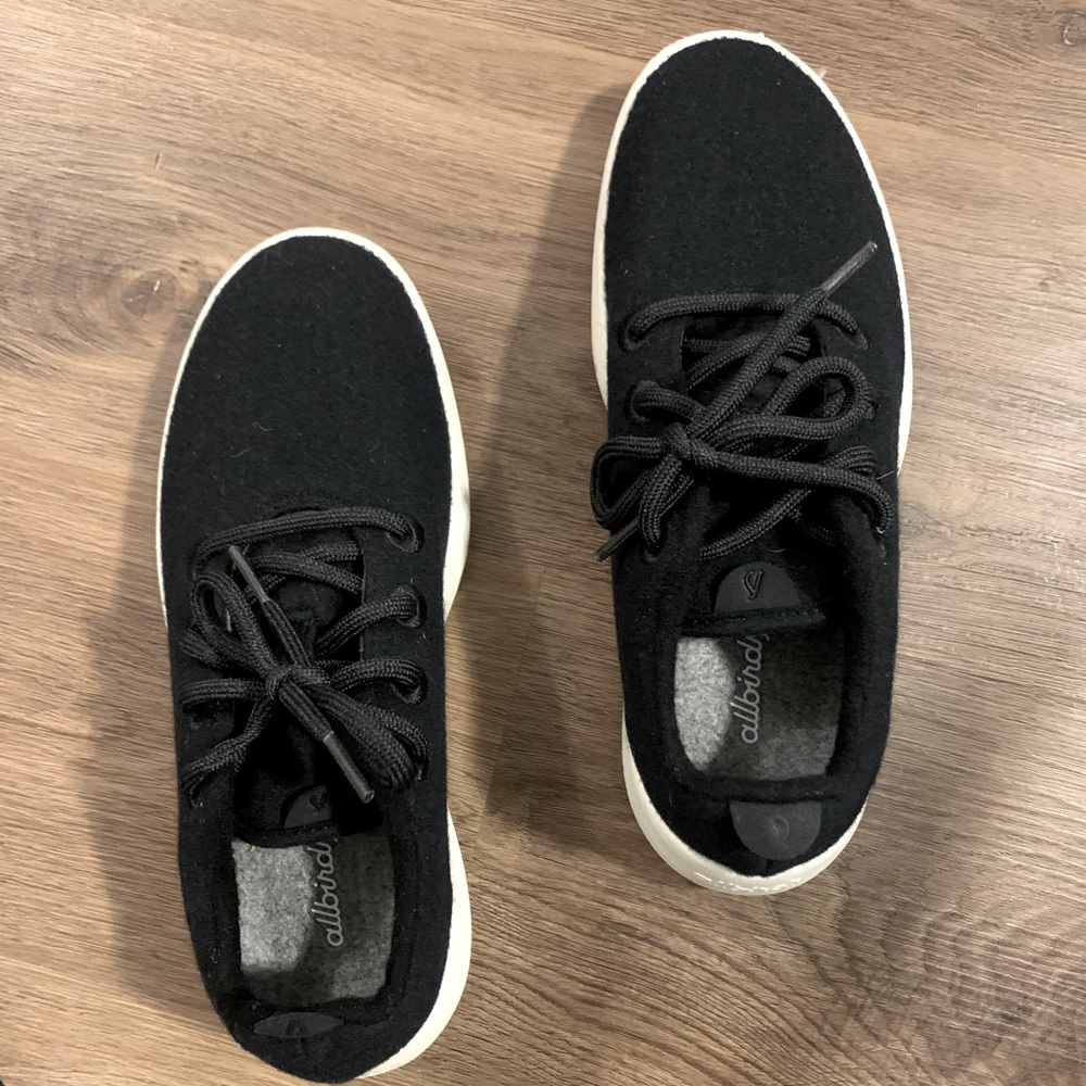 Allbirds black women’s wool runners-worn once!